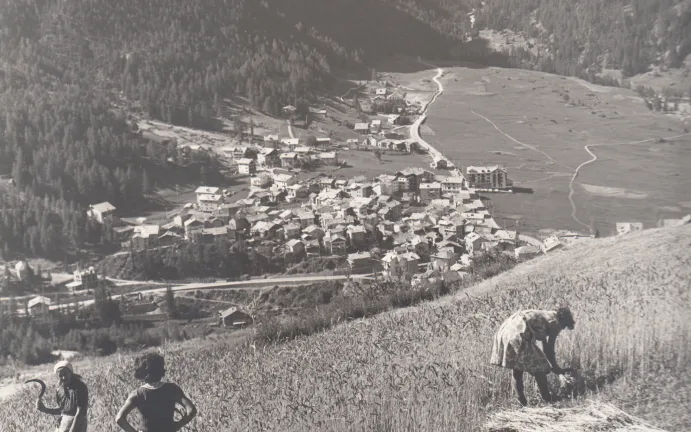 Deux photos publiées au cours des années 60